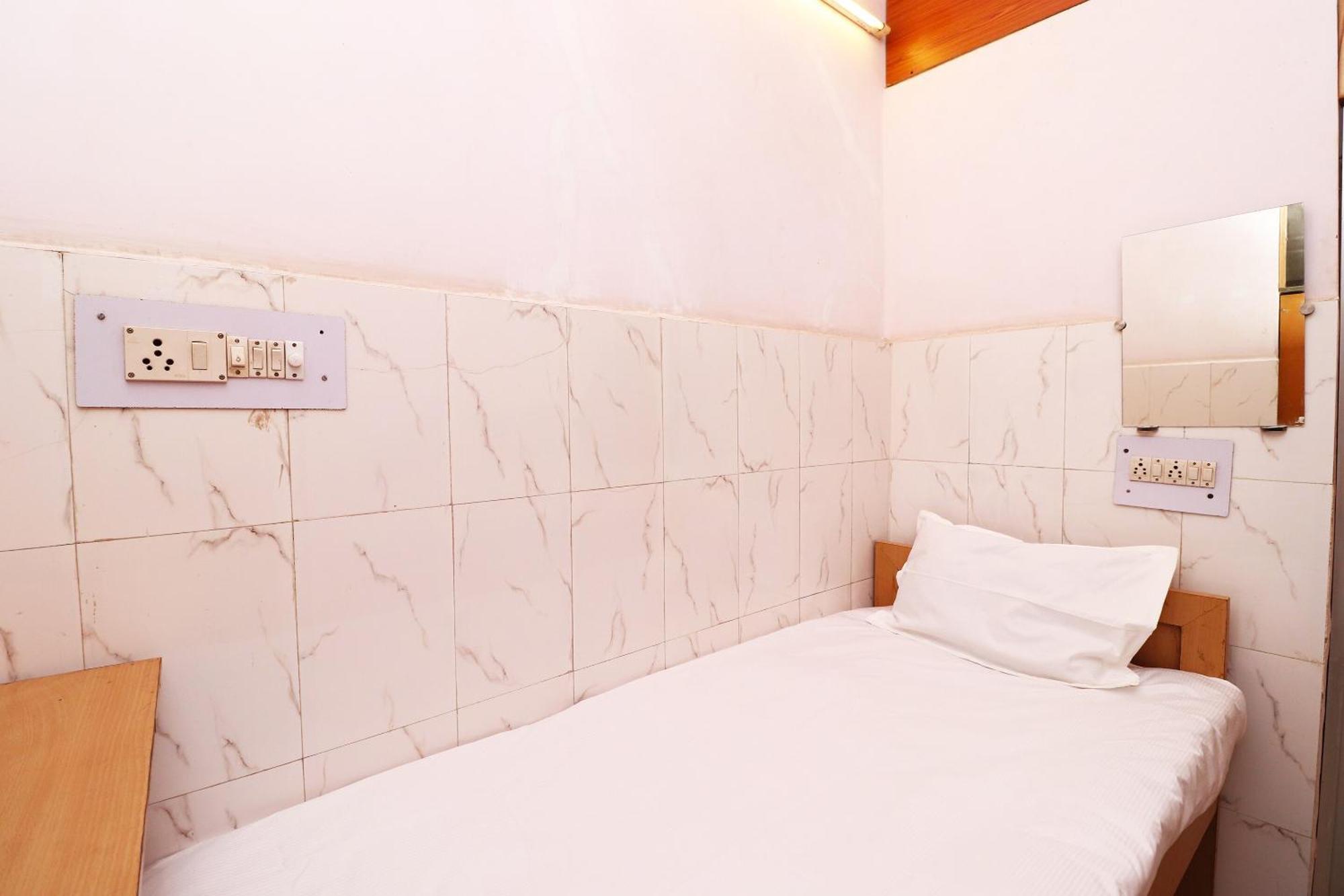 Hotel Kshama Jabalpur Buitenkant foto